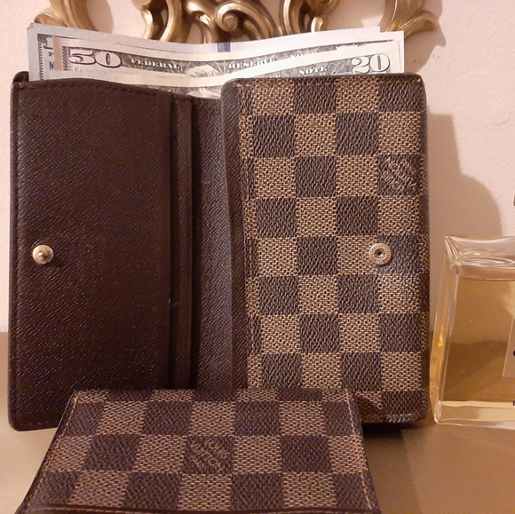 Authentic Louis Vuitton used Medium wallet. - Picture 4 of 9